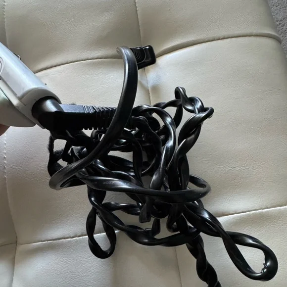 MUST GO MOVING SALE- TODAY ONLY 👱‍♀️ CHI Flat Iron straightener - Picture 7 of 8